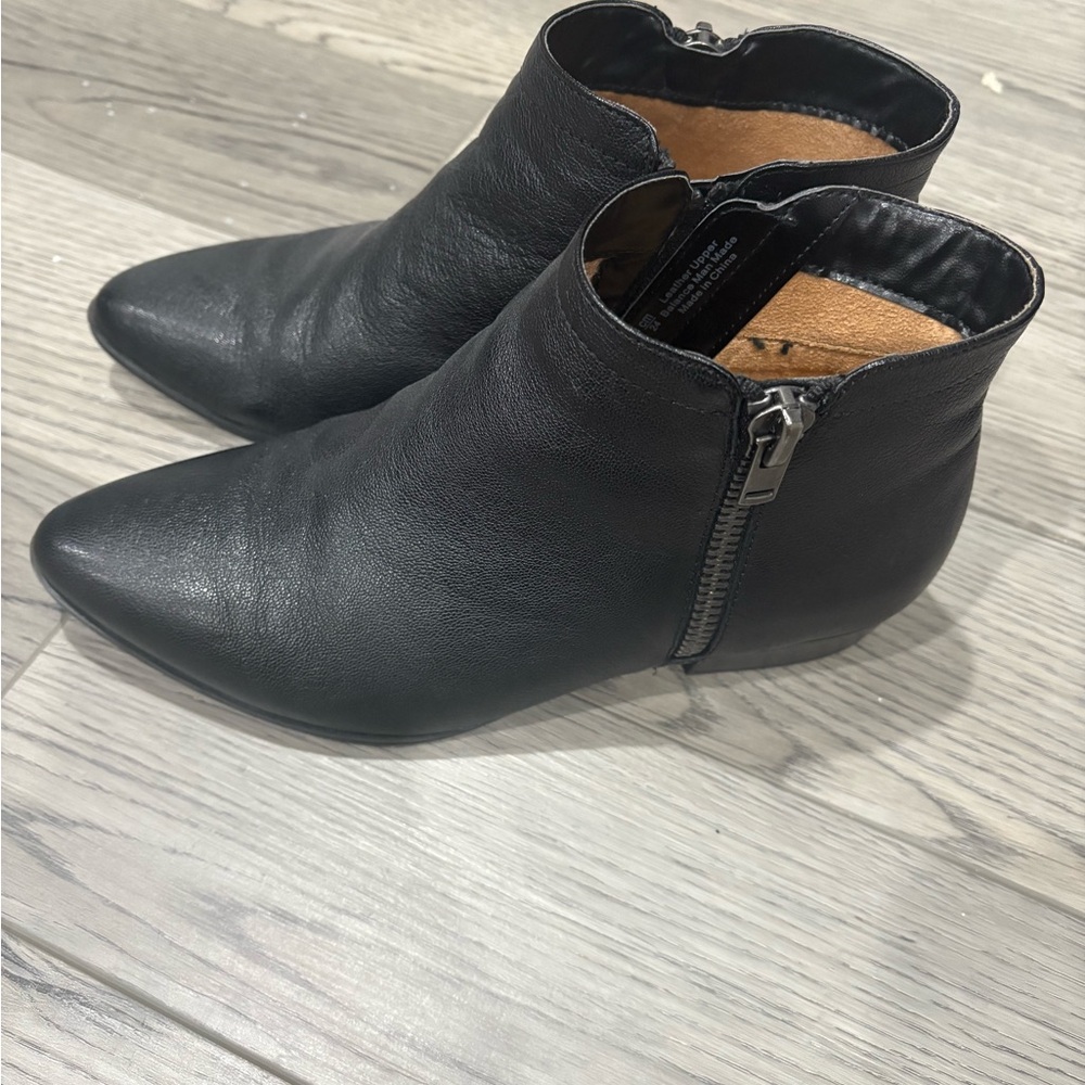 Naturalizer Black Leather Ankle Booties